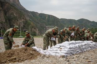 弗鲁米嫩塞中场安德烈：皇马和巴萨都很伟大，但我会选巴萨